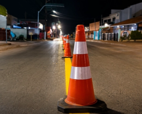Prefeitura acompanha serviço de pintura da Avenida Aníbal de Toledo